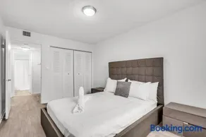 North Miami 2BR with Pool and Free Parking - Image 3