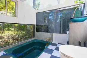 Vintage Lovers` Cabin with Jacuzzi & Lake Access - Image 1