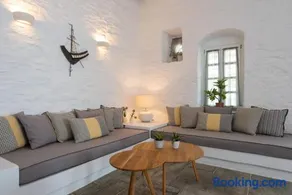 NIREAS STONEHOUSE IN APOLLONIA SIFNOS - Image 2