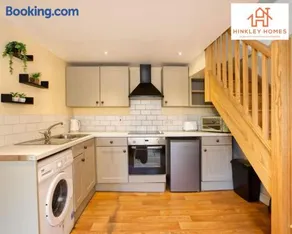 Spacious 1bed - 2 Floors - Located on the River Side and close to Town Centre - Free Parking - Image 4