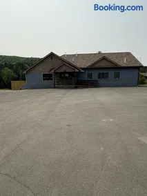 Riverside Retreat - Image 3