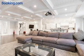 Luxury 4BR Magical Oasis Villa Mansion with Indoor Basketball Court and Pool - Image 4