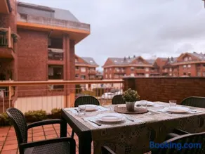 Apartamento con piscina en Saron - Image 2