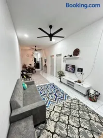 Zh homestay teluk batik - Image 1