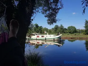 Détente au bord de l'eau . - Image 1