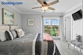 3 Bedroom 2 and half Baths 2 blocks to beach and boardwalk 8 beach badges - Image 2