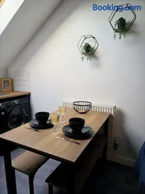 Parkway Court - Two bedroom, two bathroom open plan apartment - Image 5
