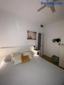 Casa grande y céntrica con piscina en zona peatonal - Image 3