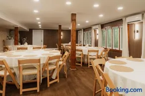 The Carter Bridge Estate - Sleeps 52 - Image 3