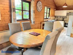 Goldcrest 1-Hot Tub-Woodland Lodges-Carmarthenshire-Tenby - Image 5