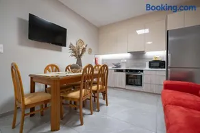 Peristeri Luxury Retreat - Image 1