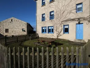 Maison de Village Indépendante avec Cour Fermée et Garage - Proche Sites Médievaux et Nature - Image 2