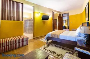 Majestic Villa with Pools & Outdoor Bar in Maanzoni - Image 2