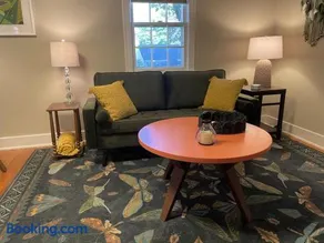 Cozy Coach House - Image 1