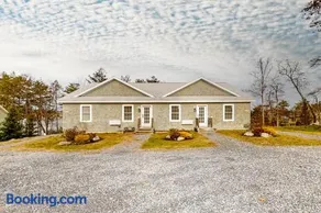 Water-view condo at Sheepscot Harbour Resort with deck, full kitchen, and WiFi - Image 1