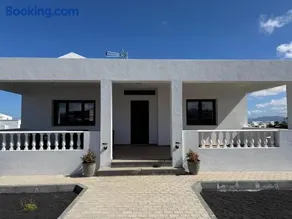 Vineyard House - Image 2