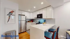 Modern Renovated 1BR with Pvt Entrance, Prime Loc - Image 4