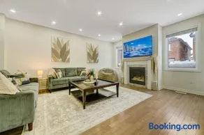 Luxury 5 Star Stay in Brampton Ideal for Groups! - Image 1