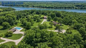 Optimum Cabin #12 with Hot Tub and Jacuzzi on Patoka Lake in Southern Indiana - Image 4