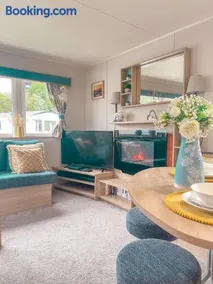 Spacious Caravan - Thorpe Park Cleethorpes - Image 2