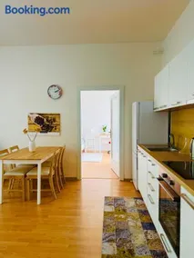 Srdce Mesta 1 - zážitkový apartmán Na Pešej Zóne s balkónom a terasou - Image 3