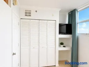 Mid-Beach Coastal Apartments - Image 2