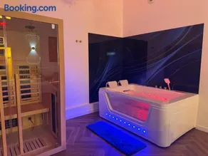 Suite EVASIO, au pied du château fort, parking privé - Image 1
