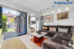 Stylish Hale home 2 bedroom - Image 1