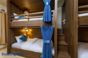 The One Hostel & Rooftop Bar Catba - Image 1