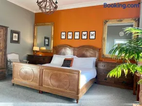 Lyndhurst - Victorian villa with heated pool - Image 4