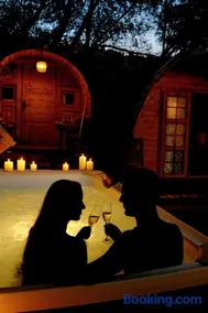 Chalet en bois avec Jacuzzi Privé et Piscine - Image 4