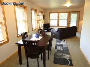Hutson's Hideaway 30 Day - Image 1