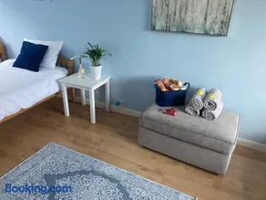 Bluebelle- Private room in family home- sleeps up to 5 - Image 3