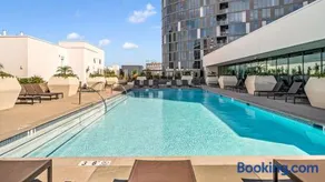 Highrise 2 bedroom 3 beds apt in Koreatown - Image 3