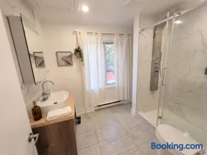 Renovated Upstairs Apartment - Image 3