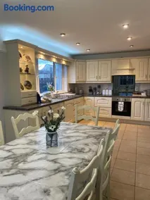 House in Mid Ulster - Sleeps 8 - Image 3