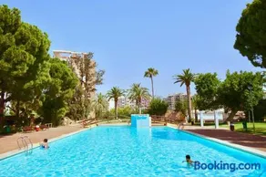 Apartamento con gran urbanización y piscina - Image 1