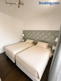 Parisian Sparkle Retreat, 50m from American Hospital - Image 1