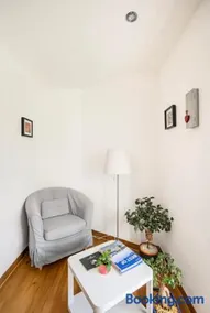 Günstiges grünes Ferienzimmer mit separater moderner Dusche - Image 1