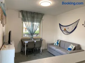 Appartamento rinnovato, con giardino e parcheggio, a 100 mt dal mare - Image 3