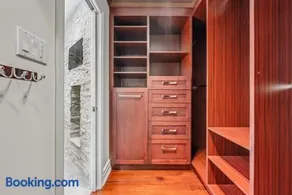 Executive Townhome - Bridal Path - Shops at Don Mills - Image 2