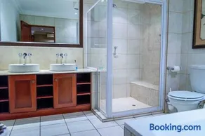 RIETONDALE LODGE - Image 2