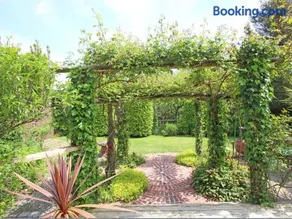 Summer House - Image 4