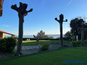 Monte y playa junto al mar - Image 3
