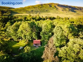 Luxury Off-Grid Cabin with Outdoor Bath in Scotland - Image 1