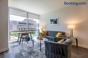 Modern Apt Close to Downtown - Image 1