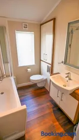 3 Bed 2 Bathroom Super Lodge! Sea Views! - Image 4