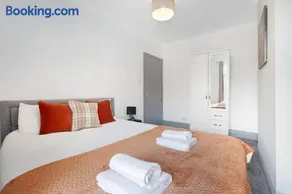 Family-Friendly 2BR Close to Durham City - Image 3