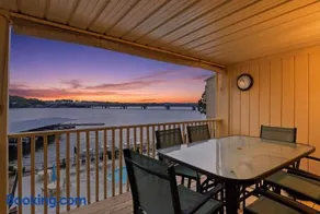 Parkside Escape - Seasonal Pool - Lake View - Pool View - Image 1