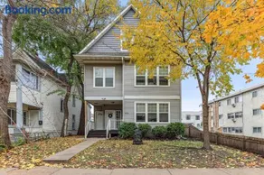 Newly Renovated 5BD 4BA Home near Downtown - Image 2
